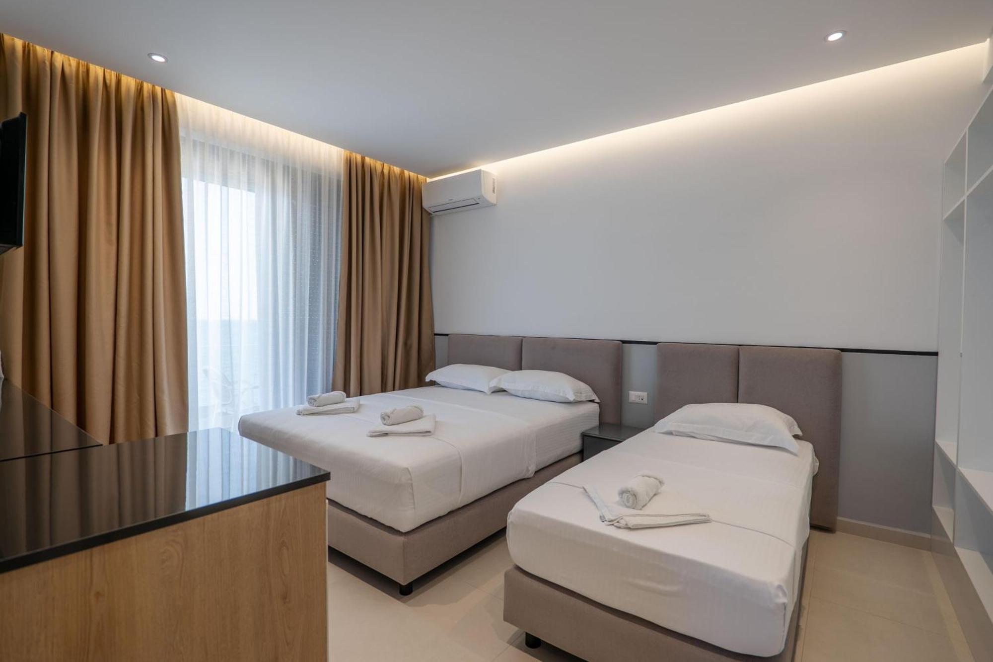 Hotel Emblem 4*