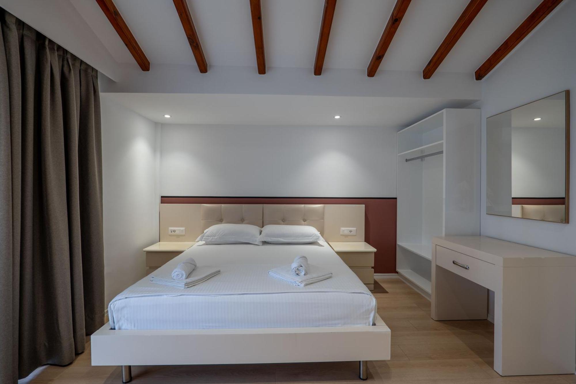 Emblem Hotel Sarandë